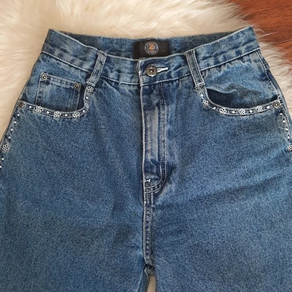 R21 Y2K Highrise Embroidered Button Flare Jeans - Picture 5 of 9